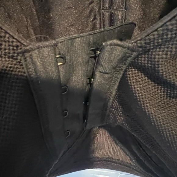 LIVI Active Black Women's sports bra, size 42F, EUC, full-figured, activewear - Picture 6 of 6